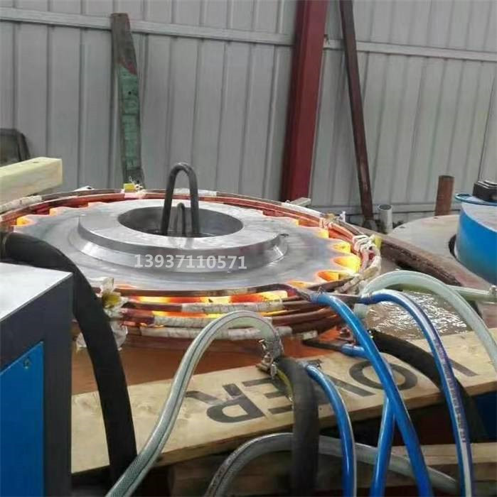 大型齿轮整体中频淬火机_副本.jpg