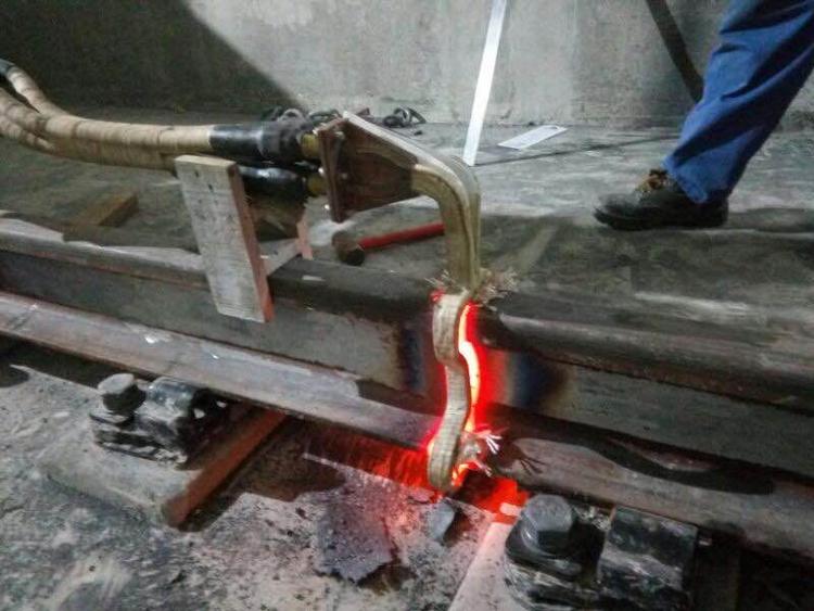 钢轨焊缝正火高频加热设备